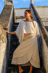 Falda envolvente en yute.